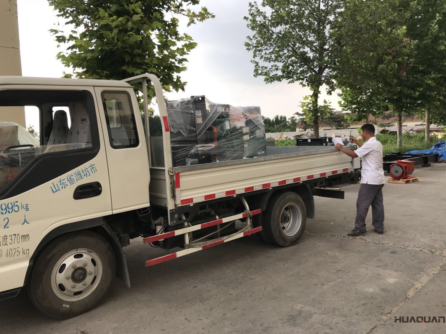  一臺HQ28GF標配濰柴船用發(fā)電機組在7月11號發(fā)往馬爾代夫