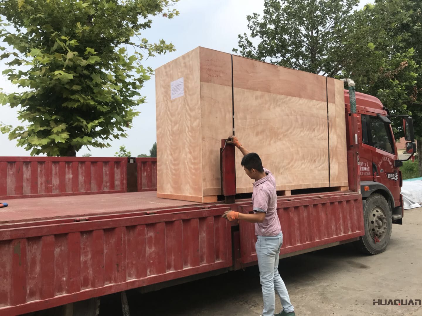 7月24號一臺HQ100GF標配型柴油發電機組發往山西