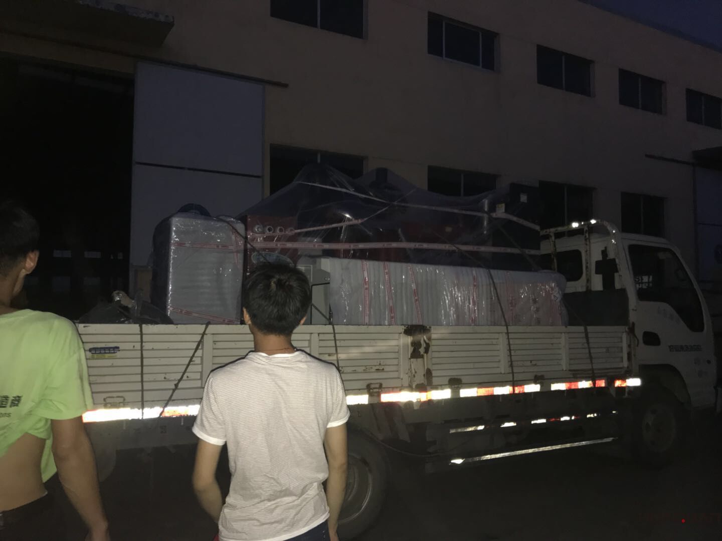 一臺(tái)250kw自動(dòng)化型柴油發(fā)電機(jī)組于7月31號(hào)發(fā)往遼寧