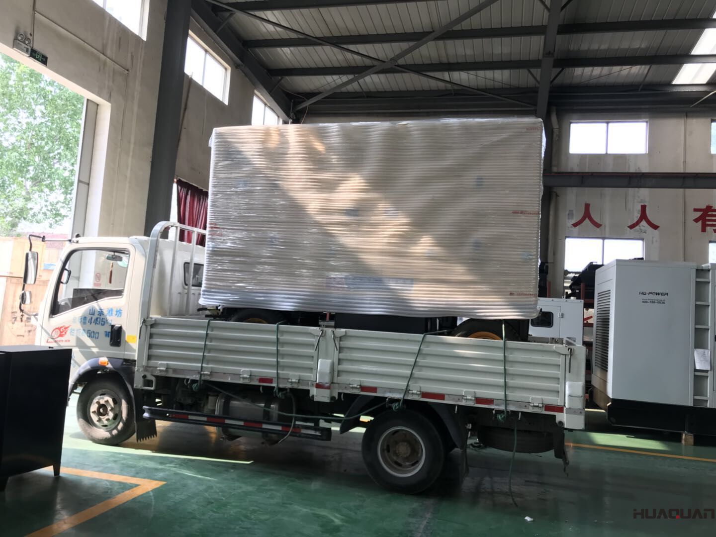 8月16日，一臺(tái)300kw靜音箱柴油發(fā)電機(jī)組從華全動(dòng)力成功發(fā)往山東