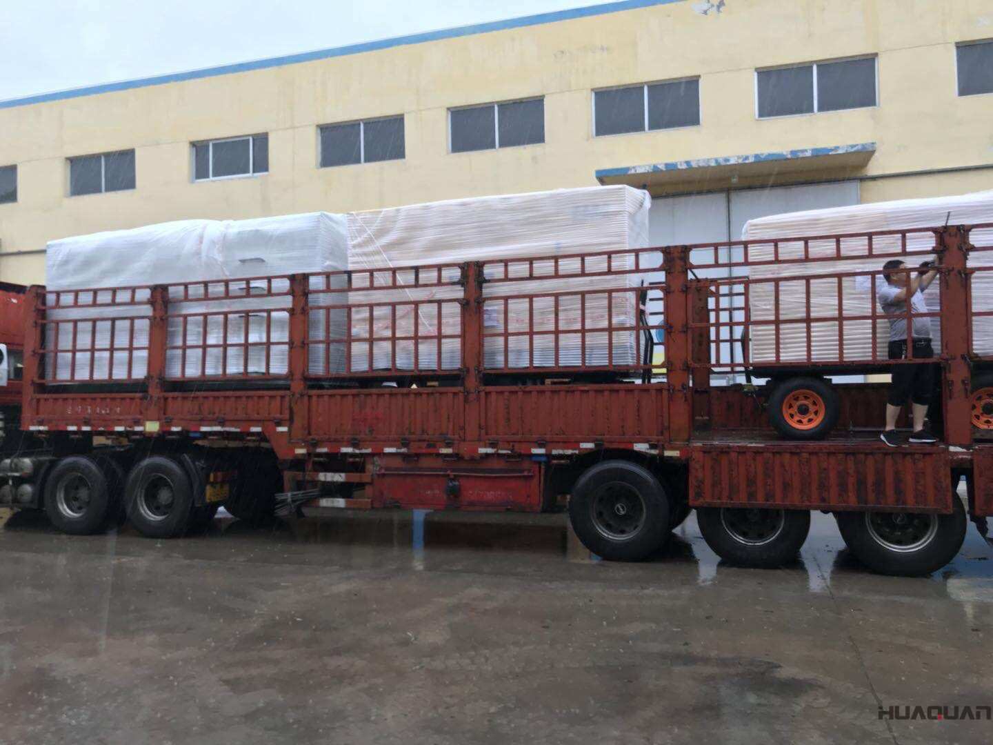 110kw和75kw兩臺移動拖車（含棚）型柴油發(fā)電機組于9月20日發(fā)往北京