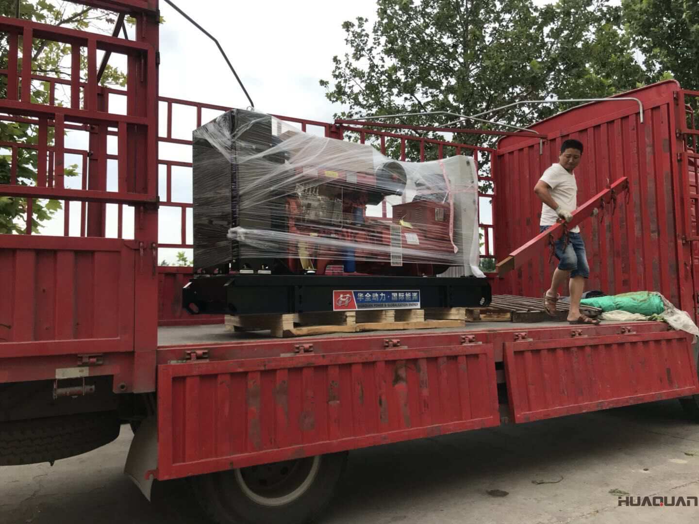 一臺(tái)30kw標(biāo)配型柴油發(fā)電機(jī)組于9月30日發(fā)往山東