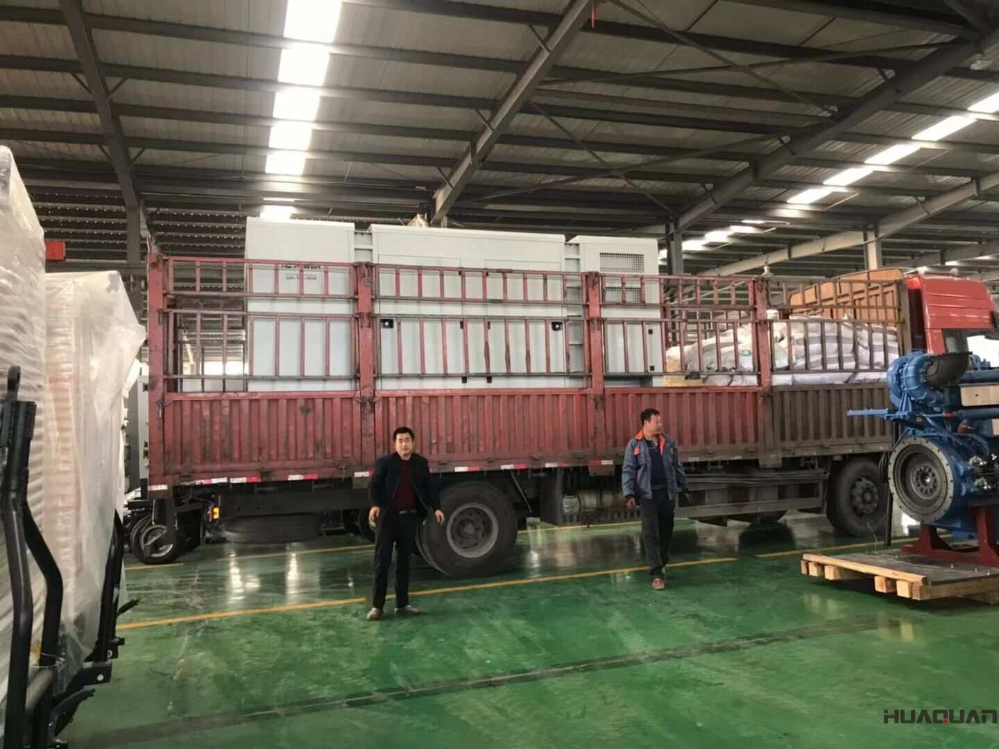 10月15日一臺(tái)800kw立柜自啟動(dòng)柴油發(fā)電機(jī)組發(fā)往山東