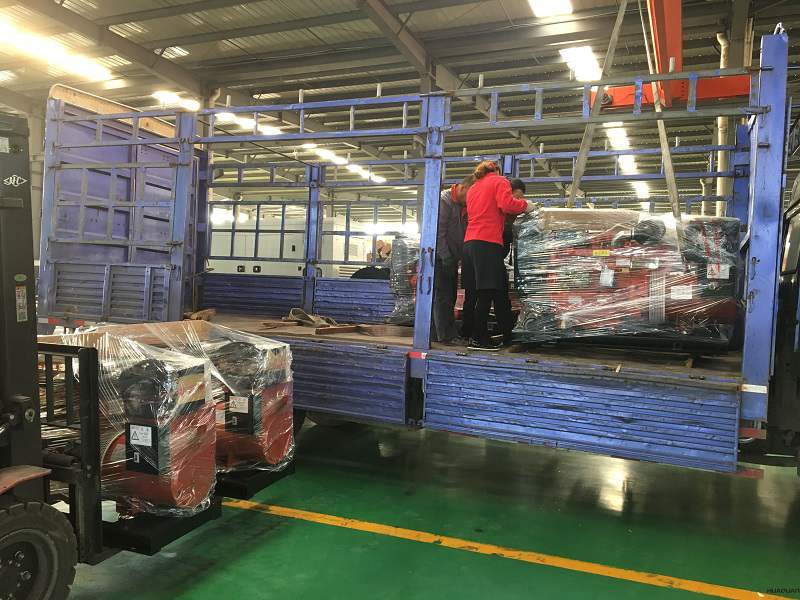 王先生從華全動(dòng)力采購的15kw和30kw靜音箱柴油發(fā)電機(jī)組于10月16日成功發(fā)往山東青島