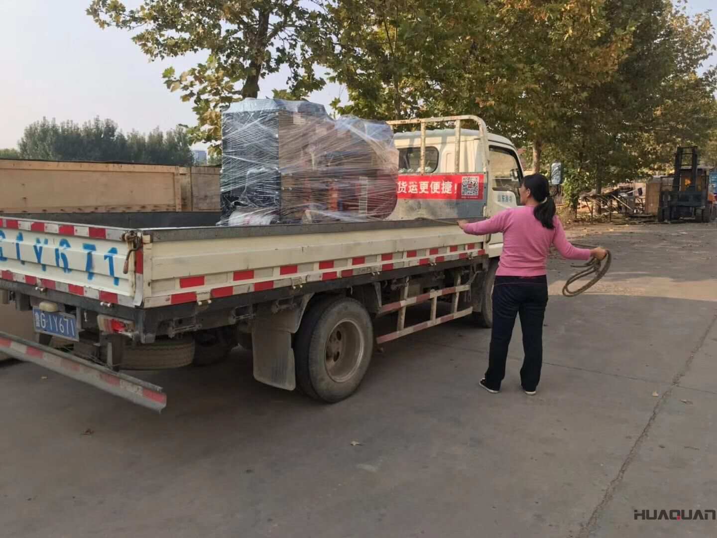 宋先生從華全動(dòng)力訂購的一臺(tái)50kw靜音箱柴油發(fā)電機(jī)組于10月17日順利發(fā)往山東德州