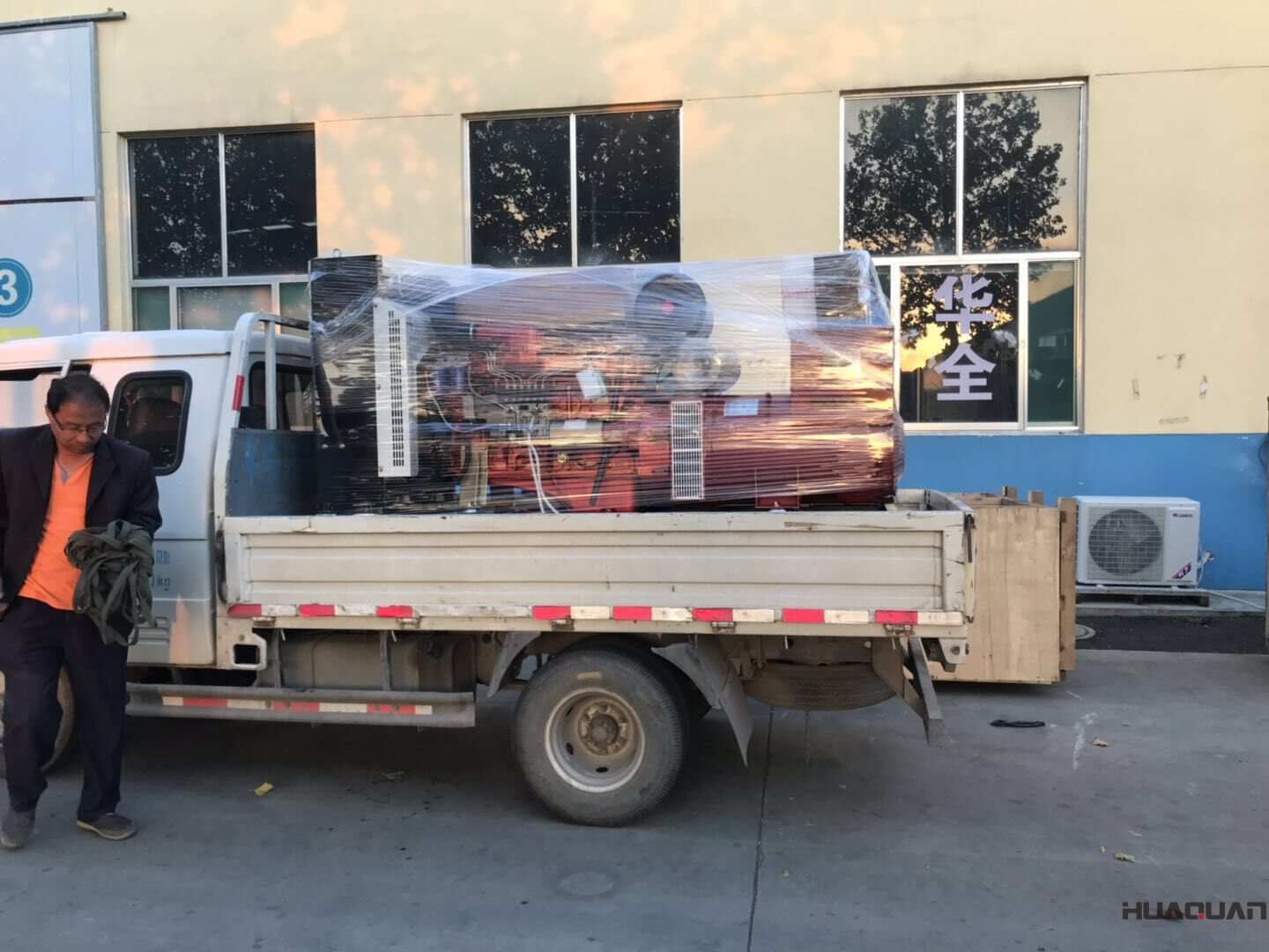 一臺150kw標配柴油發電機組于10月27日順利從華全動力發往山東