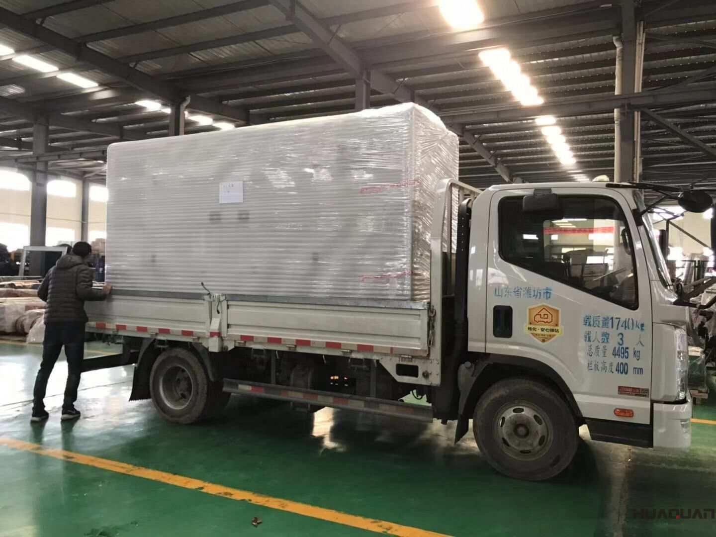 河南楊先生11月2日從華全動(dòng)力采購(gòu)了一臺(tái)300kw移動(dòng)靜音拖車(chē)柴油發(fā)電機(jī)組，現(xiàn)已發(fā)往目的地