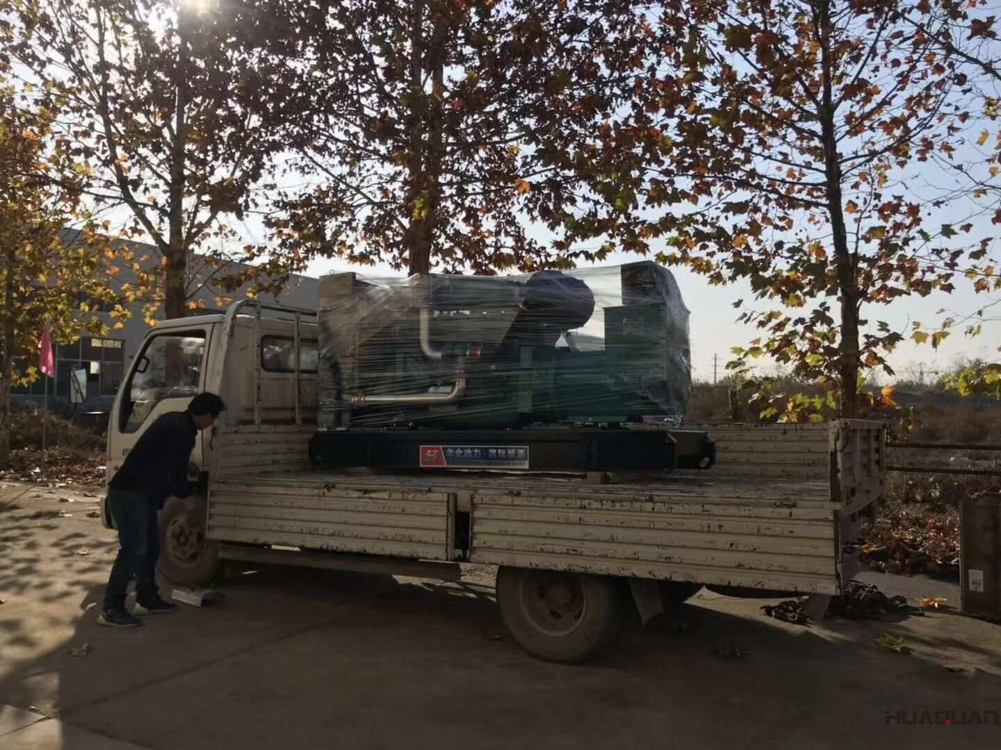 11月13日，河南陳先生從華全動(dòng)力采購(gòu)了一臺(tái)230kw標(biāo)配柴油發(fā)電機(jī)組，現(xiàn)在已經(jīng)順利發(fā)往目的地