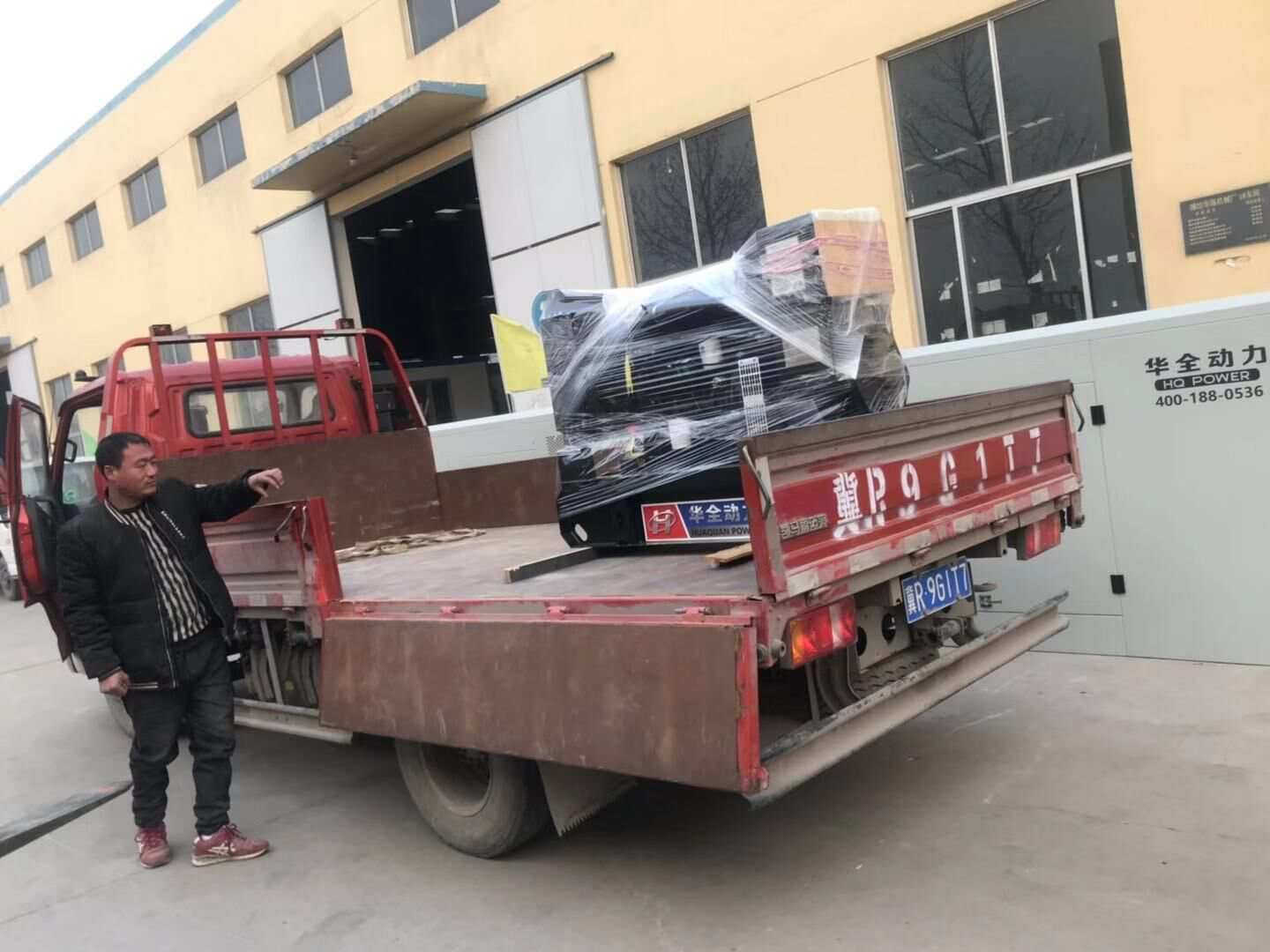 羅先生從華全動力采購的15kw標配柴油發電機組于10月16日順利發往廣東省