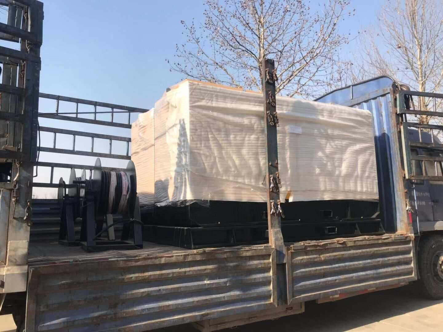 1月16日，謝先生從華全動(dòng)力采購(gòu)的380kw標(biāo)配柴油發(fā)電機(jī)組成功發(fā)往山東省