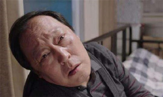 《都挺好》蘇大強居然背著家里人去買發電機組了，聊天記錄曝光