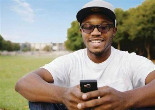 非洲電力設施不足，手機卻大量使用，主要靠這3種方法進行充電