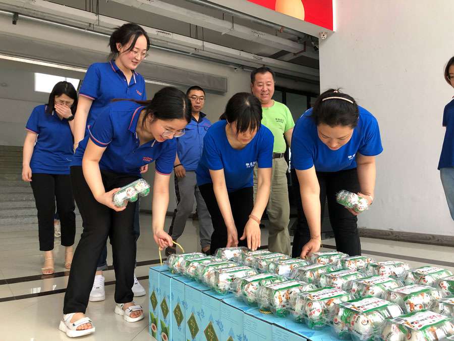 華全集團為員工發放端午節福利，愿大家安康