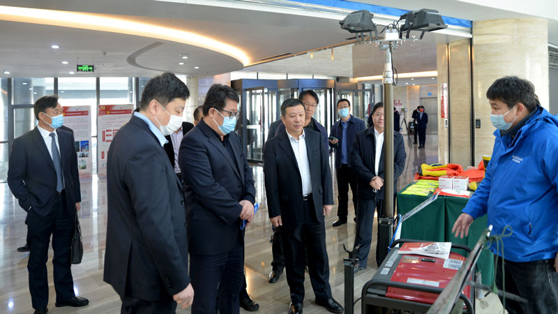 濰坊市領導蒞臨華全動力展位，詳細詢問公司發展情況、產品情況等